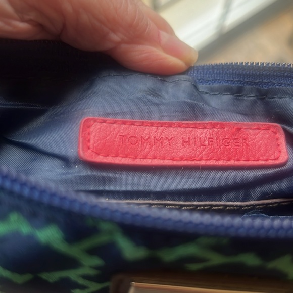 TOMMY HILFIGER   PURSE NAVY & TEAL GEOMETRIC DESIGN - Picture 6 of 6